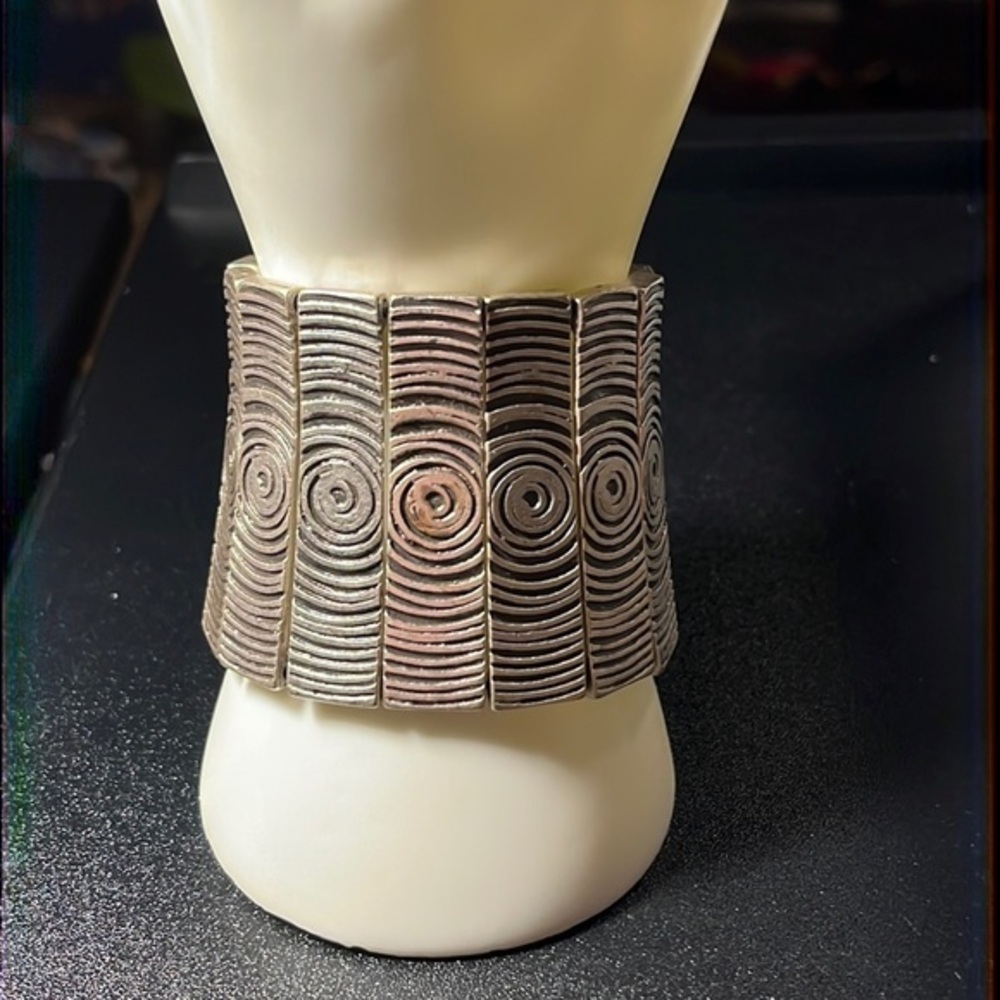 3/$25 Cool geometric bracelet - silver on strong elastic band